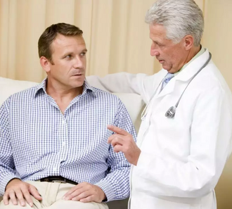 Счастливая мама с ребенком после родов