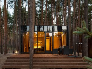 компактный дом с панорамными окнами