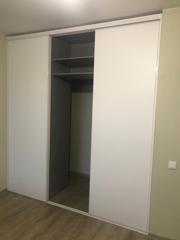 Шкафы-купе "Хай тек купе" на заказ Арт. UG1-77-888-025237