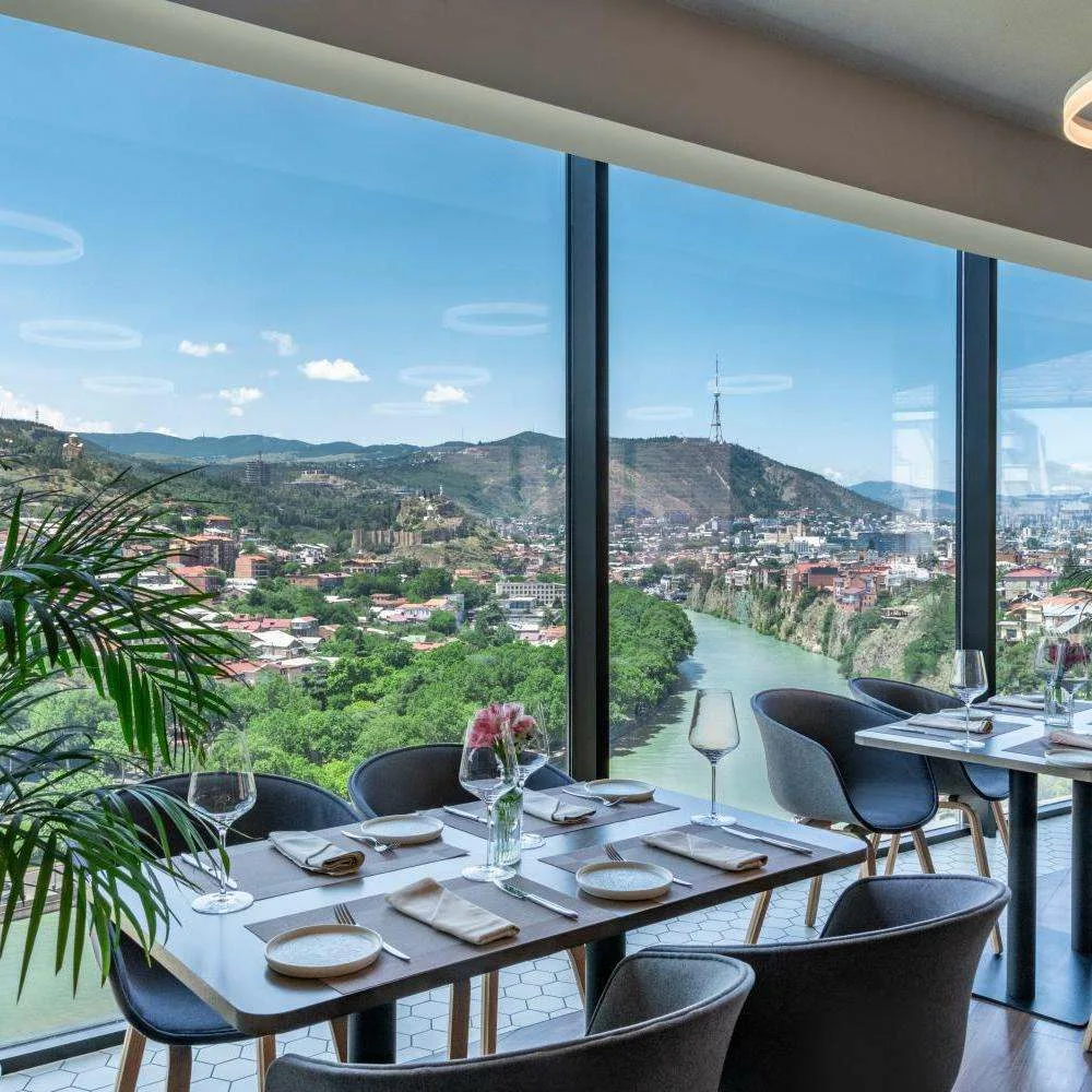 A restaurant in Georgia with panoramic windows