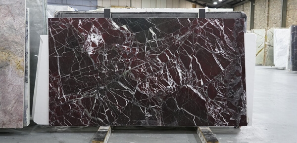 мрамор россо леванто