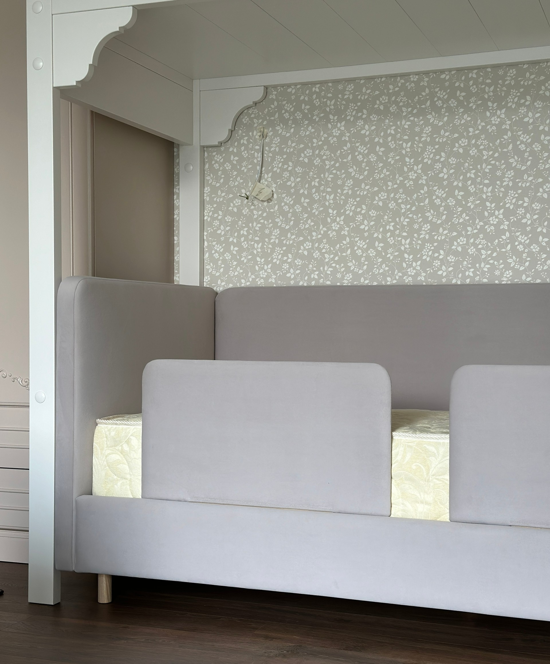 Детская кровать Мила. Матрас в комплекте. Ателье мягкой мебели MALINO