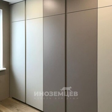 Шкаф-купе на заказ в современном стиле
