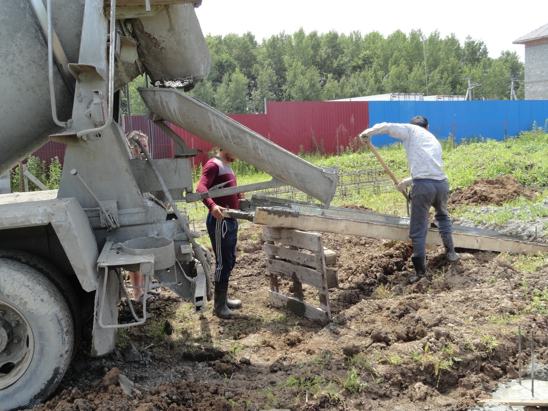 Заливка фундамента, заливка ростверка