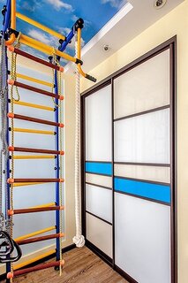 Встроенный шкаф купе двери с цветным стеклом