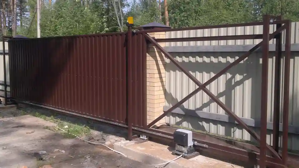 Откатные ворота из профлиста  в цвете 8017