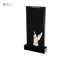 одиночный памятник из черного гранита с изображением ангела