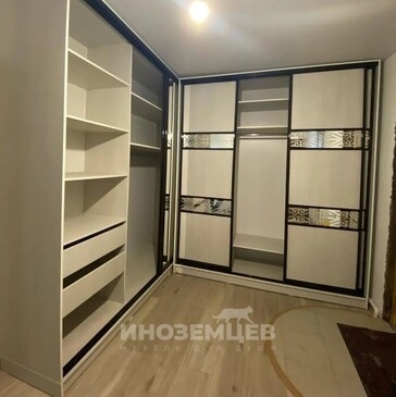 Современные угловые шкафы-купе в прихожую