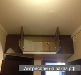 Фотография №30 Антресоль в коридоре с дверцами цвета венге ЛДСП открытые