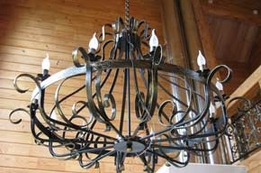 Люстры из металла, кованные светильники