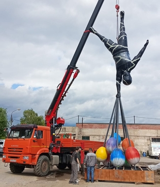 грузка и перевозка объекта с производства в МО в Москва-Сити.