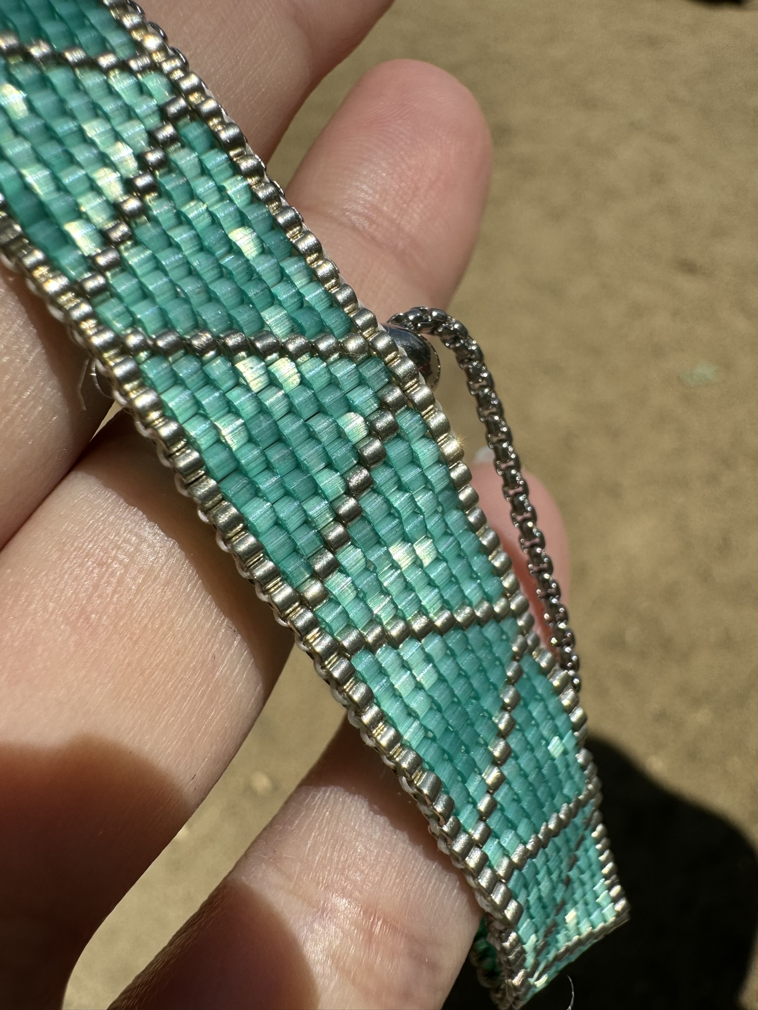 Браслет из японского бисера Miyuki, выполненный вручную в студии Nocturne Muse