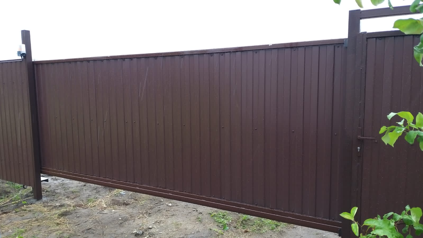 Распашные ворота с калиткой