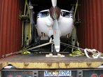 Разборка и упаковка Aero Commander 114 в контейнер перед отправкой в Москву