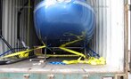Упаковка самолета Robinson R-44 перед отправкой в Москву