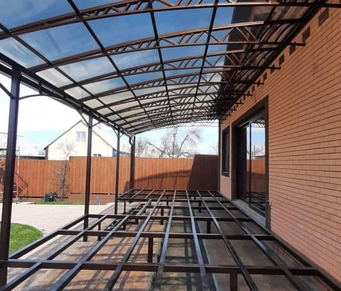 Изготовление и установка примыкающего навеса к дому в Уфе, Уфимском районе от АктивСтрой