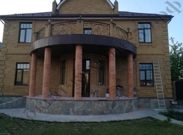 Oblicovka_stolbov_gibkim_kamnem_4
