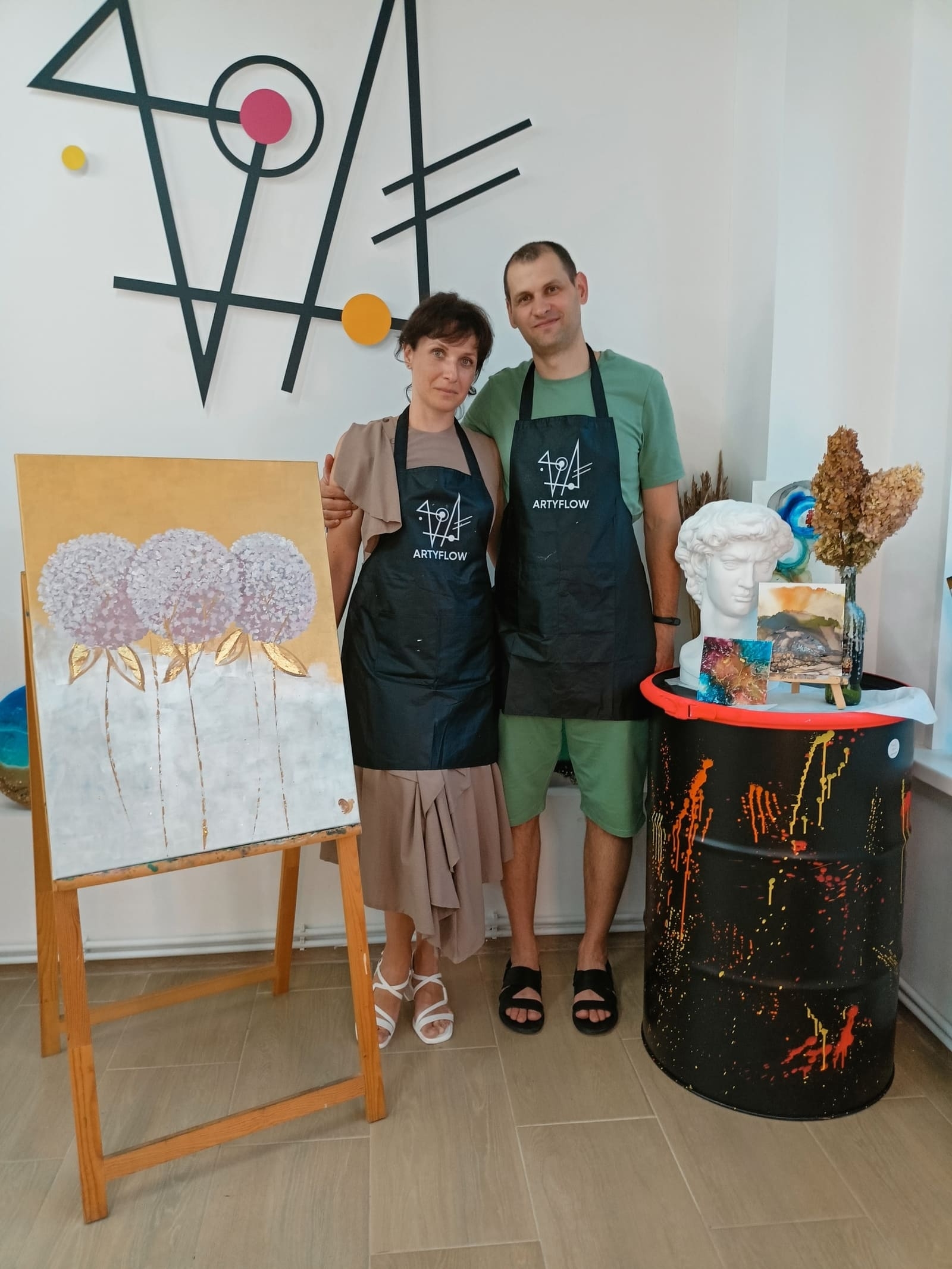 Момент единения на арт-свидании в студии артифлоу