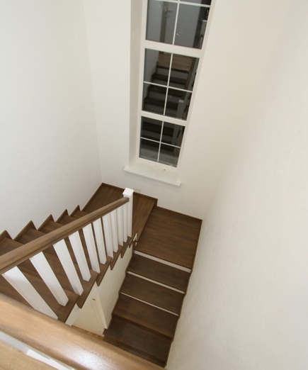 Изготовление и монтаж деревянных лестниц 180 градусов в Уфе, Уфимском районе от компании Брент Вуд