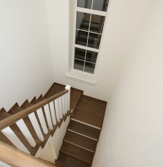 Изготовление и монтаж деревянных лестниц 180 градусов в Уфе, Уфимском районе от компании Брент Вуд