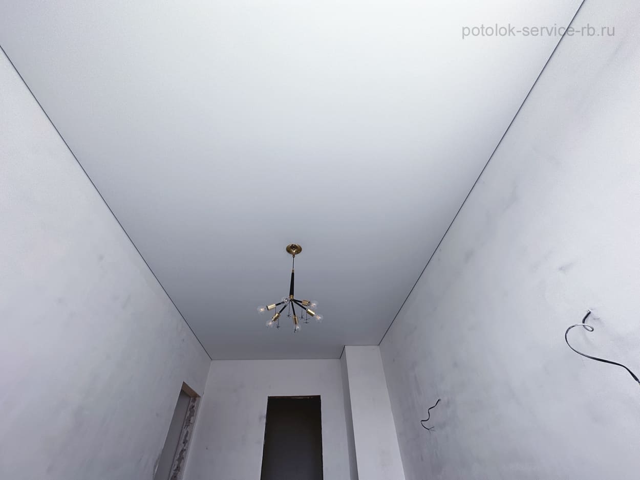 Одноуровневый натяжной потолок
