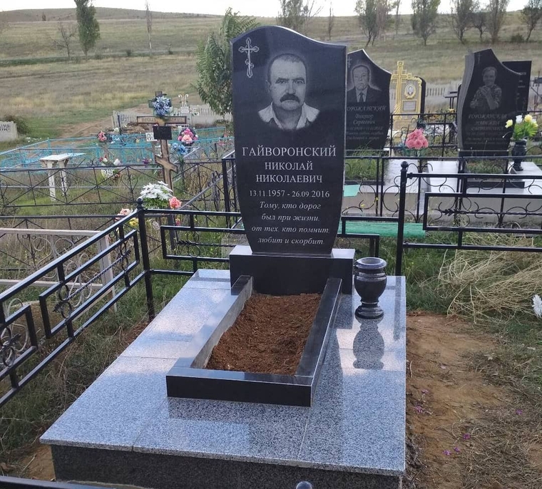 Гранитный памятник на могилу от производителя в Симферополе