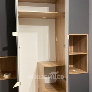 Стильный распашной шкаф в детскую комнату с фрезеровкой