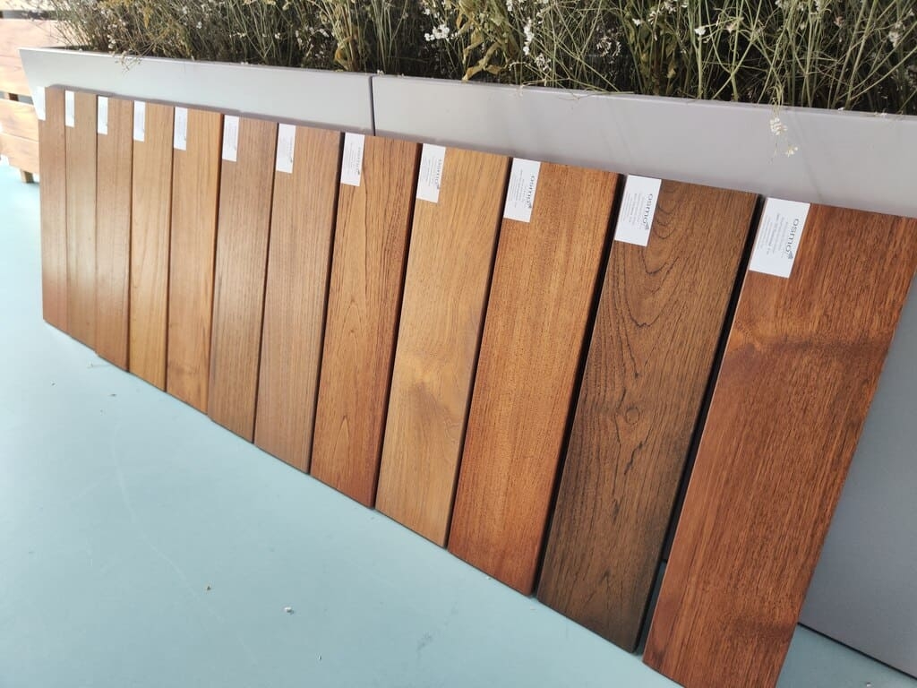 350 цветов покраски лиственницы в наших шоу-румах