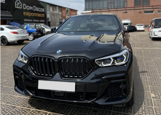 BMW черный седан