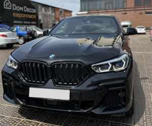 BMW черный седан