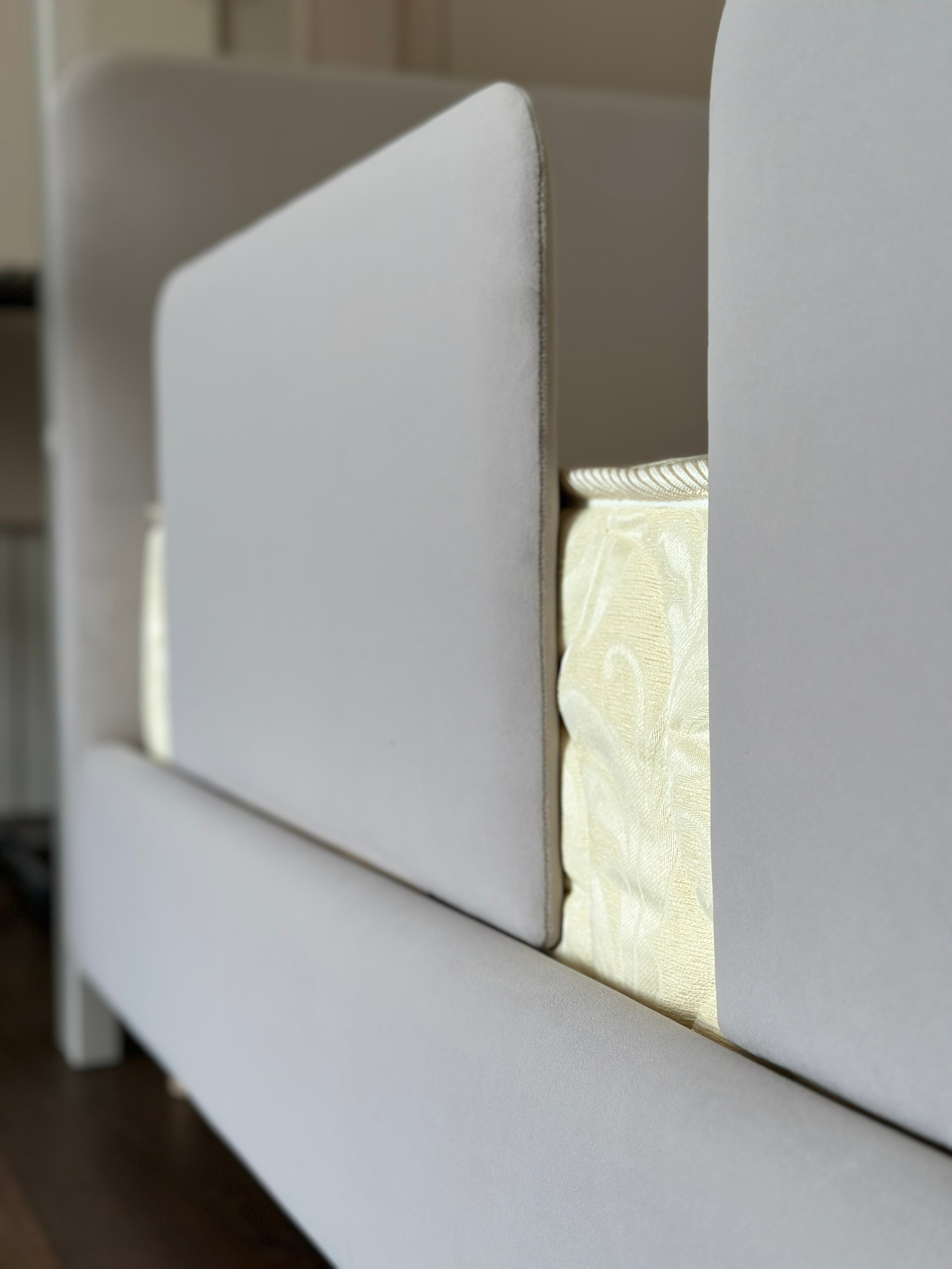 Детская кровать Мила. Матрас в комплекте. Ателье мягкой мебели MALINO