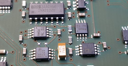 СПРИНТИКА-ПРО >>> Автоматический монтаж СМД элементов на печатные платы и ручной выводной монтаж по водосмывной технологии