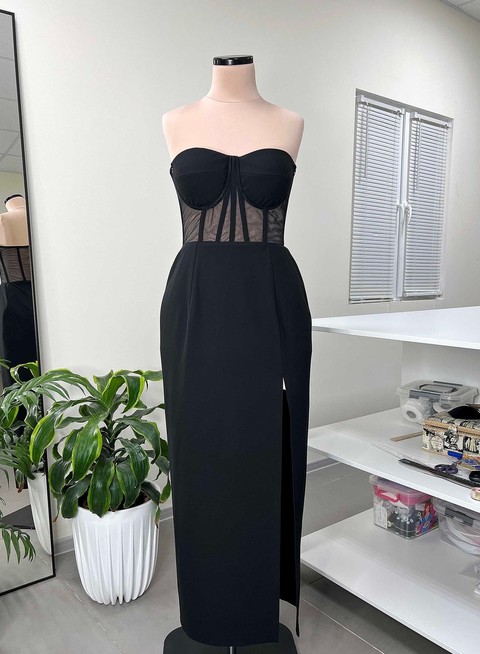 Пошить платье вечернее черное на прозрачном корсете на заказ по меркам