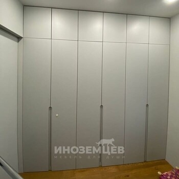 Распашной шкаф в спальню на заказ