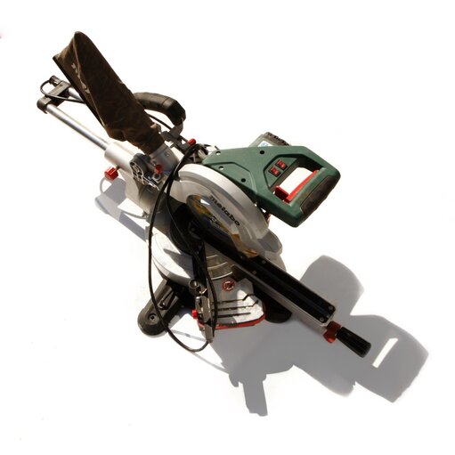 Торцовочная пила METABO KGS 216M