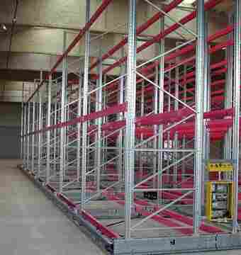 Мобильные стеллажи на складе