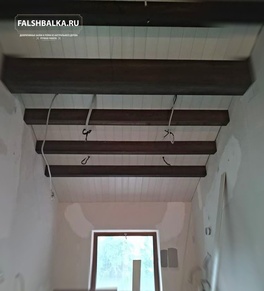 крашенные балки из лиственницы