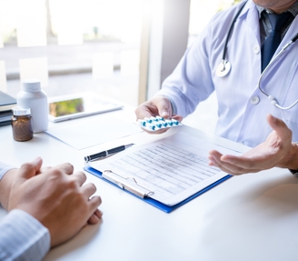 Пациент ведет дневник контроля приступов эпилепсии