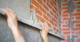 штукатурка стены по маякам