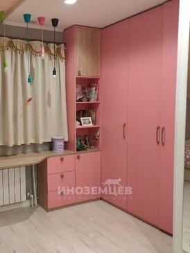 Угловой шкаф в детскую для девочки
