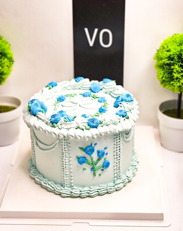 торт с цветами и рюшами в утонченном стиле от кондитерской ВО