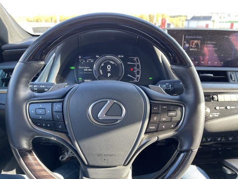 ФОТО: LEXUS ES