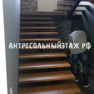 Лестница на монокосоуре без ограждений