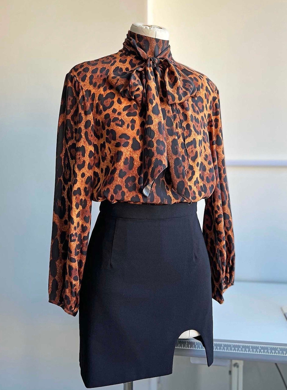 Пошить блузу шелковую леопардовую с юбкой на заказ по меркам
