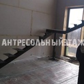 Г- образный монокосоур лестницы