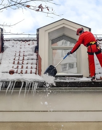 удаление наледи сосулек