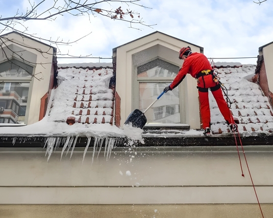 удаление наледи сосулек