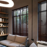 Деревянные жалюзи в Самаре, монтаж в проем