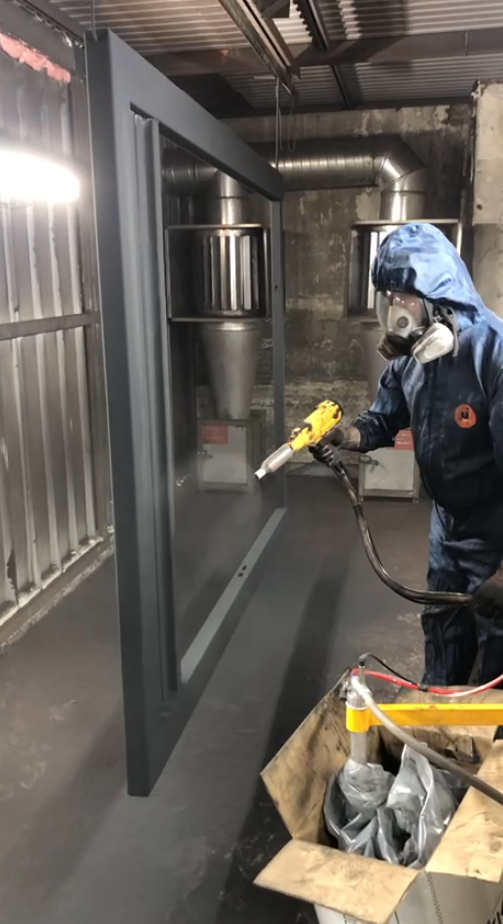 Изготовление и монтаж козырьков из металла над входом в Новосибирске