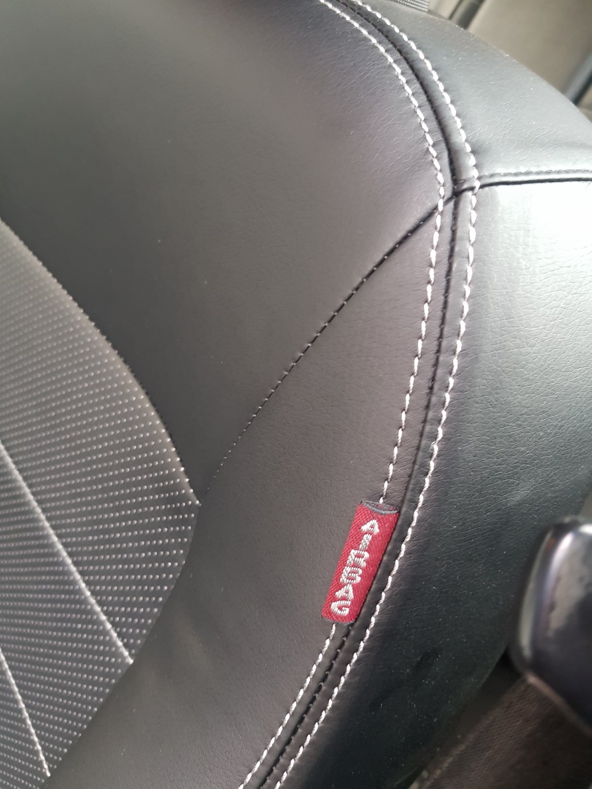 Чехол с флажком Airbag на спинке переднего сиденья автомобиля